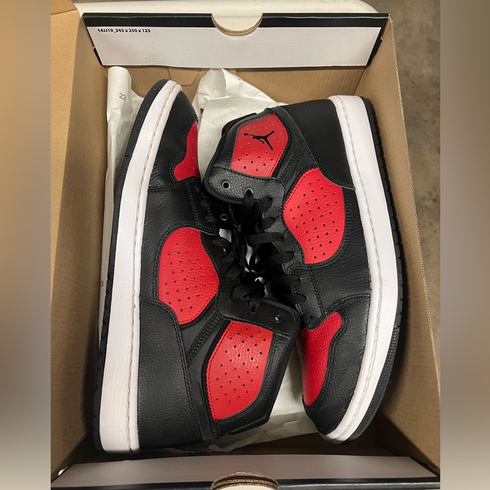 Mens Jordan Access Black/Gym Red-White Size 12